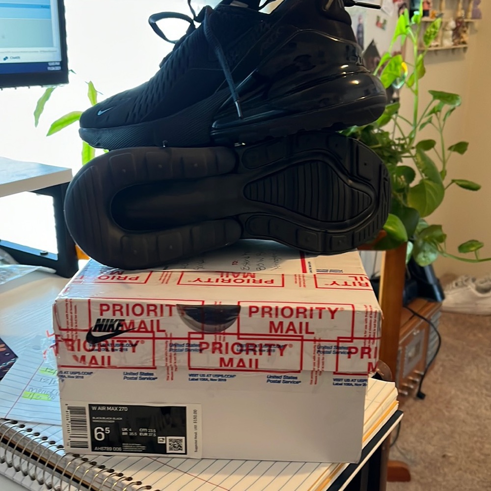 W Air Max 270 , New didn’t fit my soldier